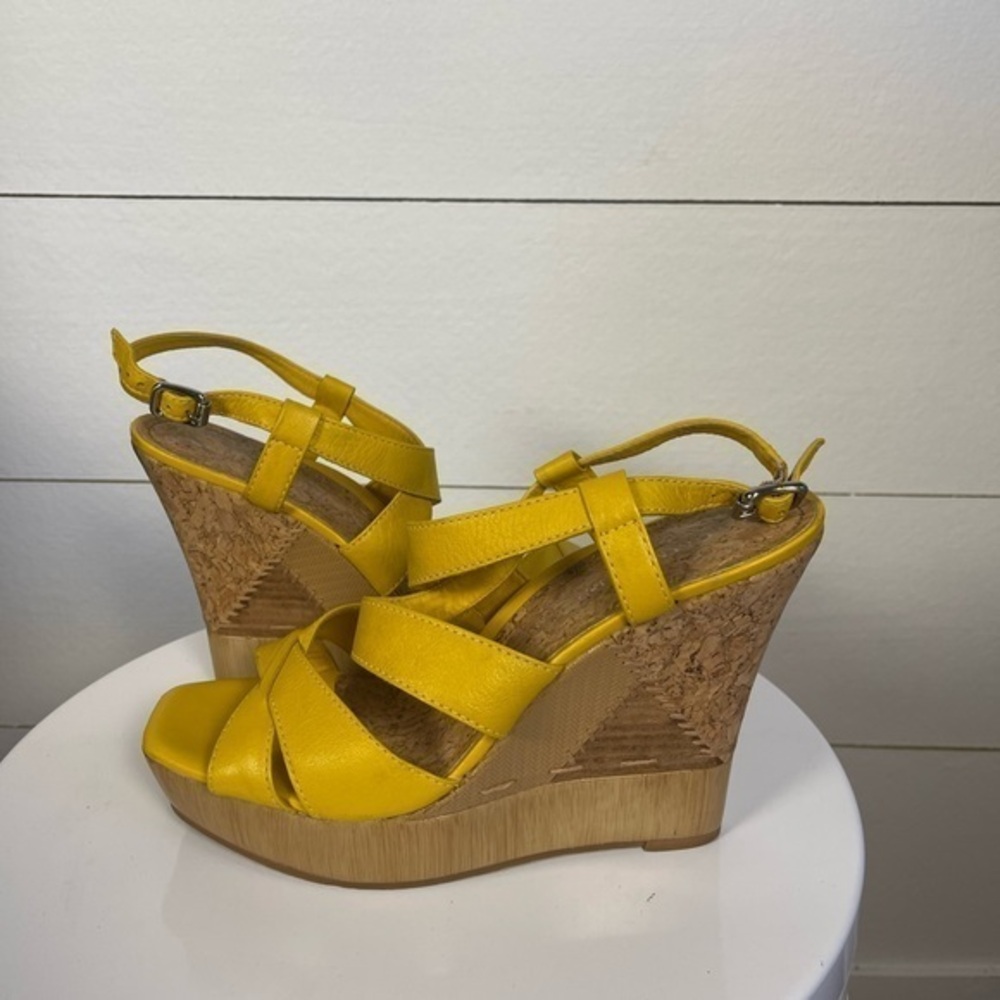 Gianni Bini Strappy Yellow Wedge Sandals Size 6